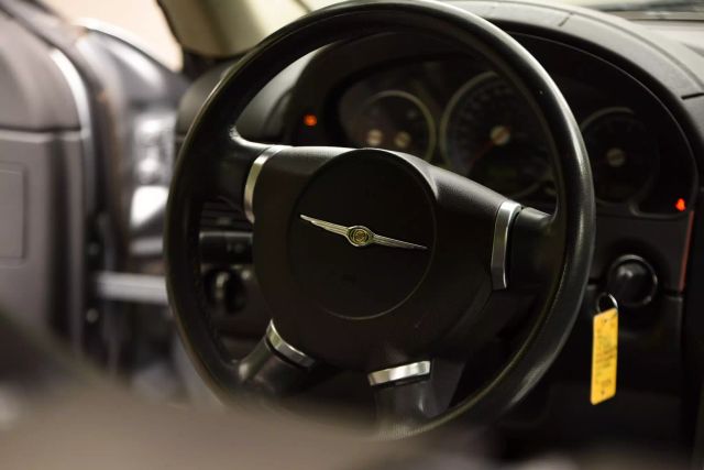2005 Chrysler Crossfire - Image 13