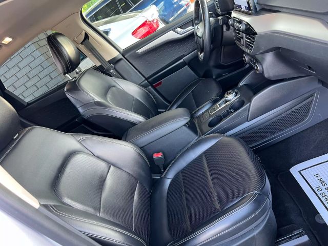 2020 Ford Escape - Image 24
