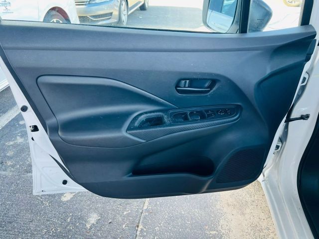 2020 Nissan Versa - Image 17