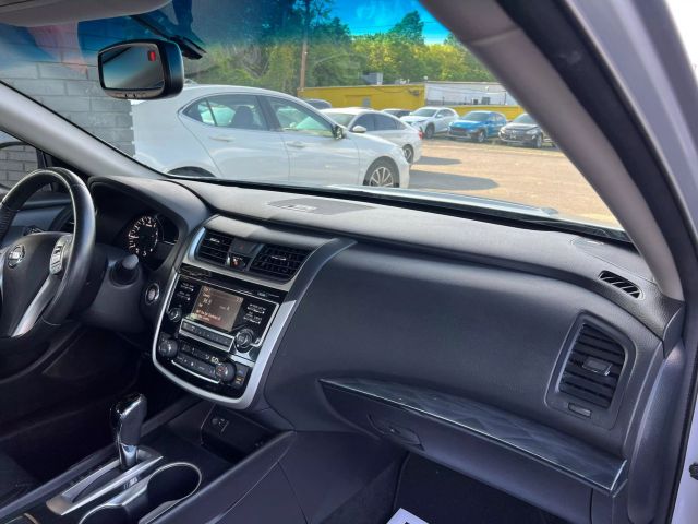 2018 Nissan Altima - Image 22
