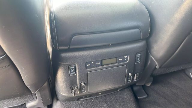 2019 Nissan Armada - Image 31