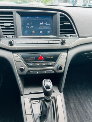 2018 Hyundai Elantra - Image 25