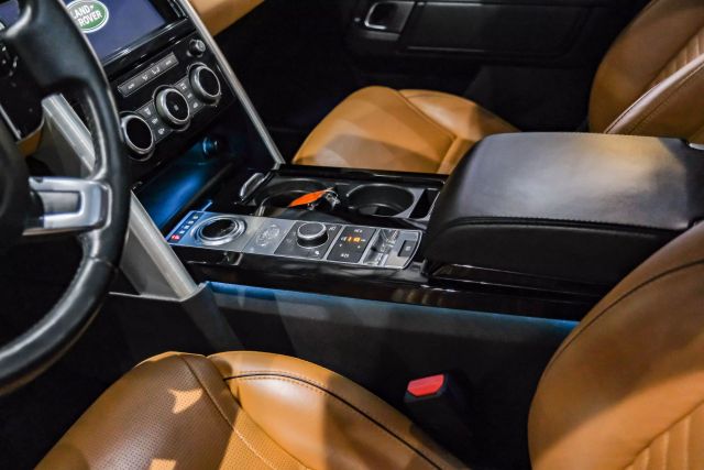 2019 Land Rover Discovery Hse Luxury Sport Utility 4d - Image 23
