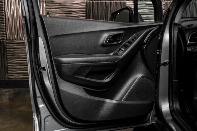 2019 Chevrolet Trax Lt Sport Utility 4d - Image 35
