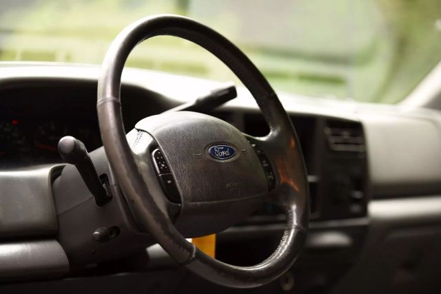 2003 Ford F250 Super Duty Crew Cab - Image 17