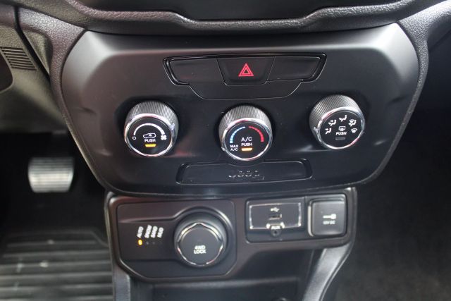2019 Jeep Renegade - Image 11