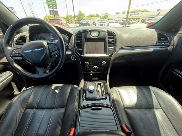 2018 CHRYSLER 300 SEDAN V6, 3.6 LITER 300S SEDAN 4D