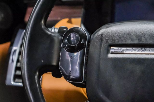 2019 Land Rover Discovery Hse Luxury Sport Utility 4d - Image 16