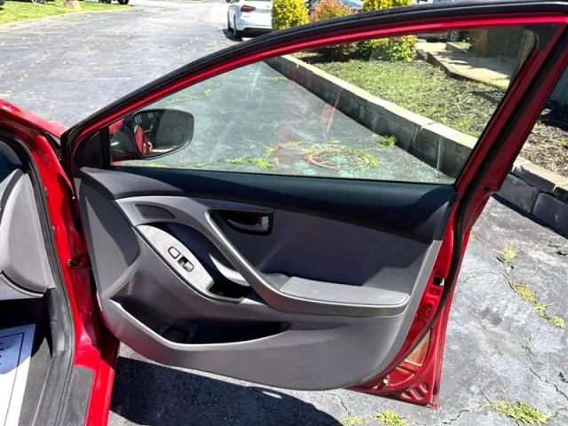 2015 Hyundai Elantra - Image 15