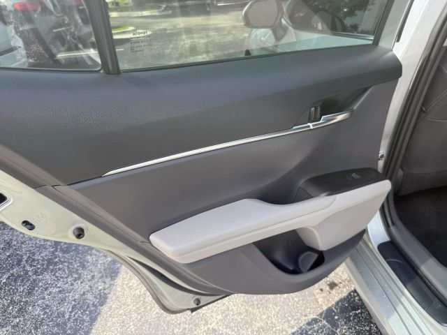 2021 Toyota Camry - Image 19