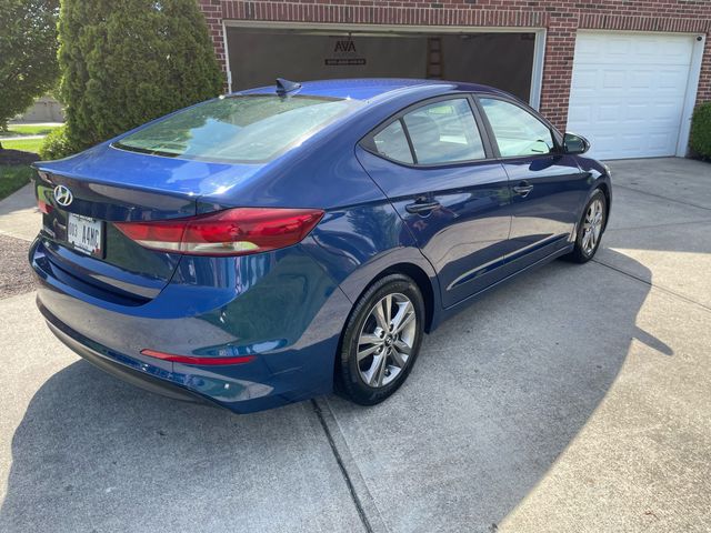 2017 Hyundai Elantra - Image 4