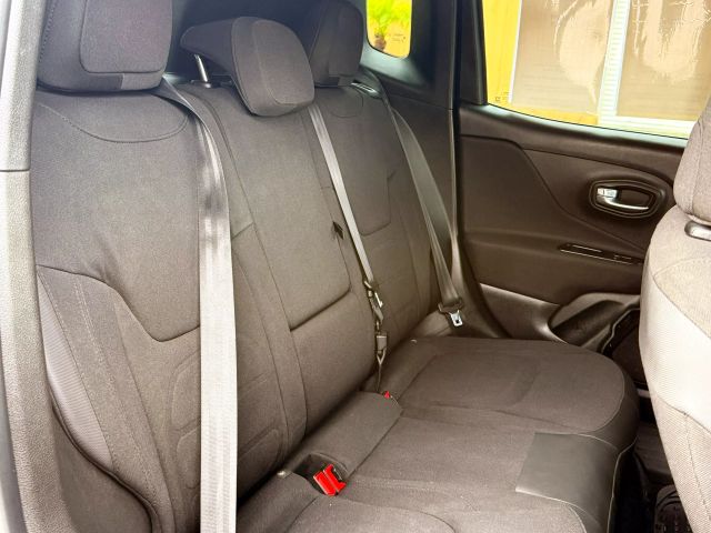 2016 Jeep Renegade - Image 10