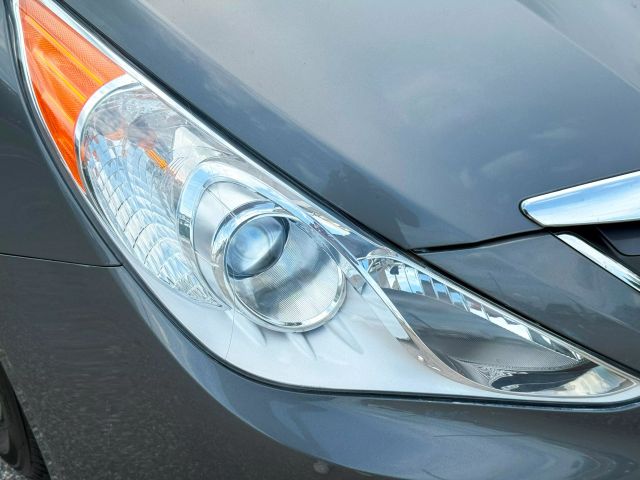 2014 Hyundai Sonata - Image 28