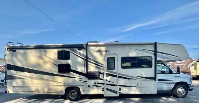 2019 Coachmen Freelander Premier - Image 18