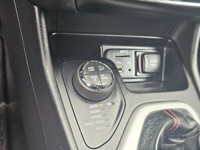 2015 Jeep Cherokee - Image 24