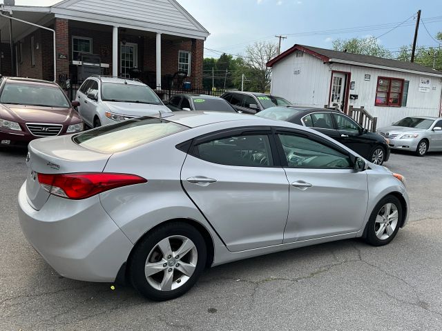 2013 Hyundai Elantra - Image 7