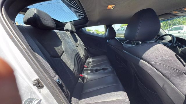 2013 Hyundai Veloster - Image 16
