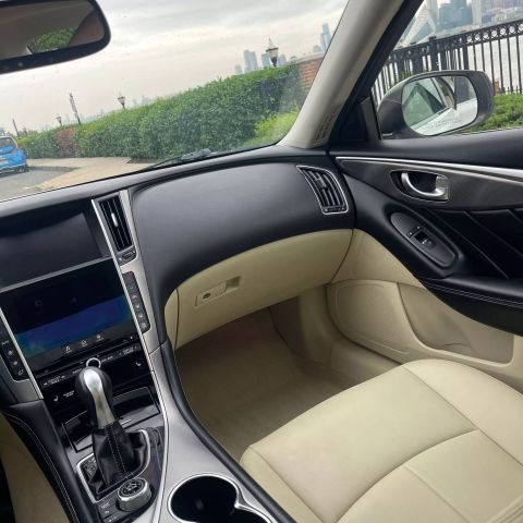 2015 Infiniti Q50 3.7 Premium Sedan 4d - Image 24