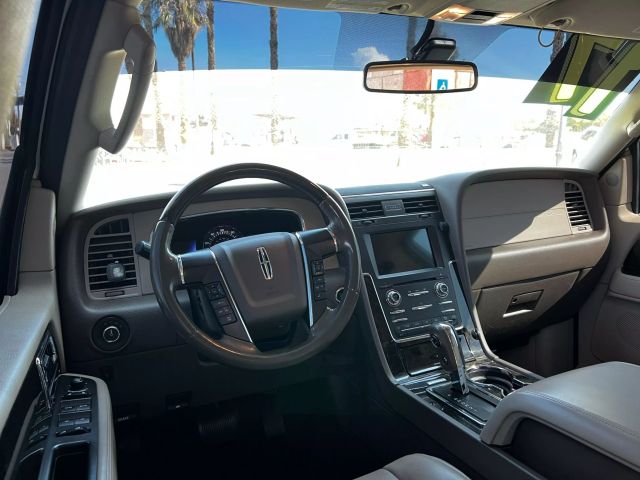 2017 Lincoln Navigator - Image 5