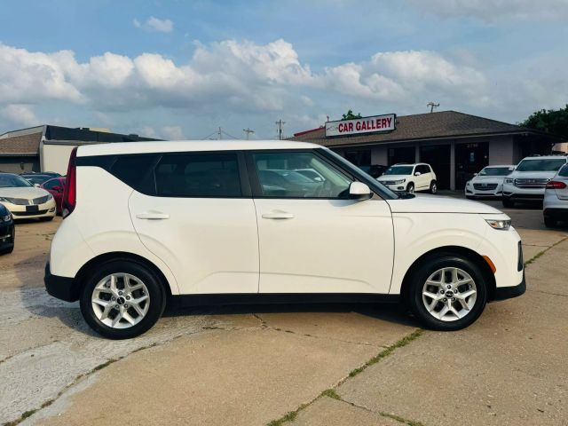 2022 Kia Soul - Image 11