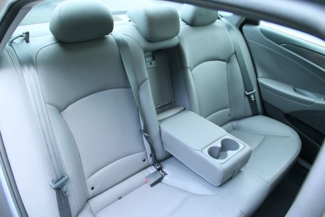 2011 Hyundai Sonata - Image 18