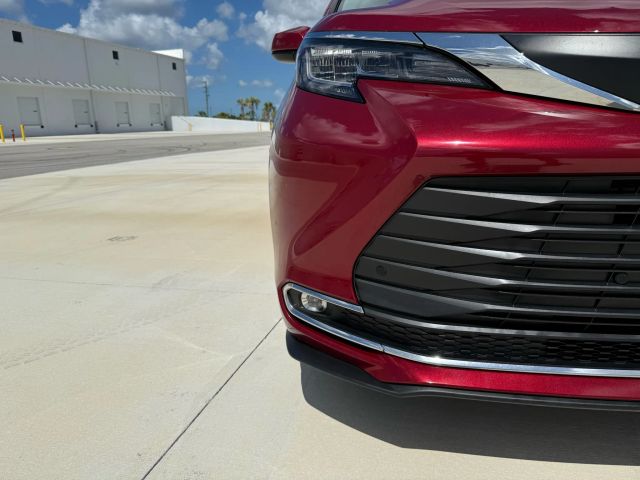 2021 Toyota Sienna - Image 48