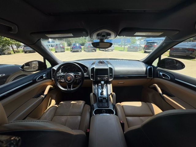 2016 Porsche Cayenne - Image 3