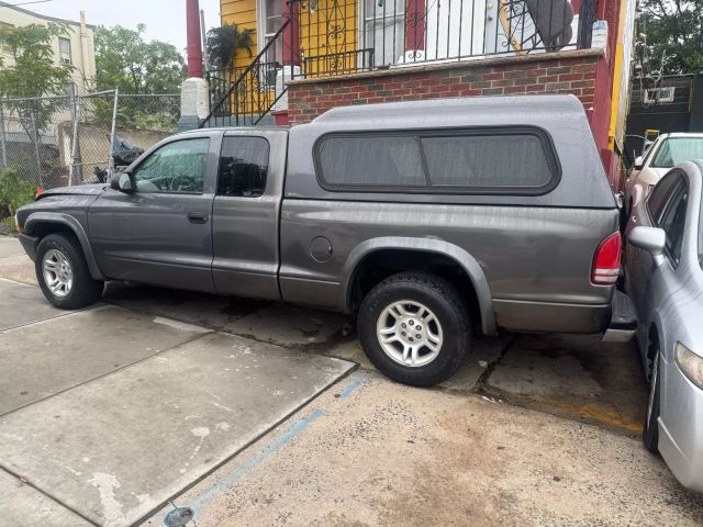 2003 DODGE DAKOTA CLUB CAB PICKUP V6, 3.9 LITER SXT PICKUP 2D 6 1/2 FT