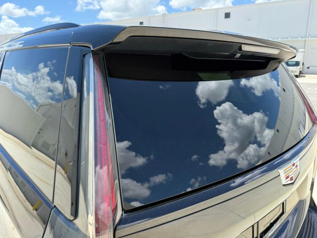 2022 Cadillac Escalade - Image 55
