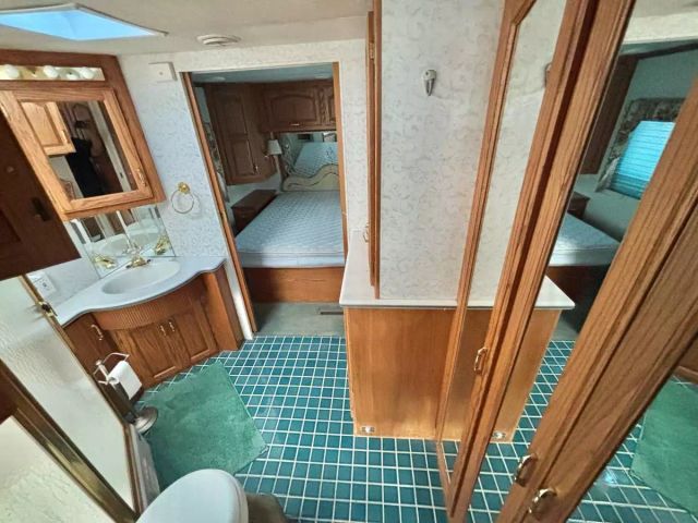1997 Newmar Kountry - Image 14