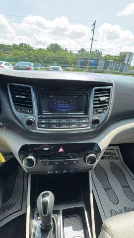 2016 Hyundai Tucson - Image 20