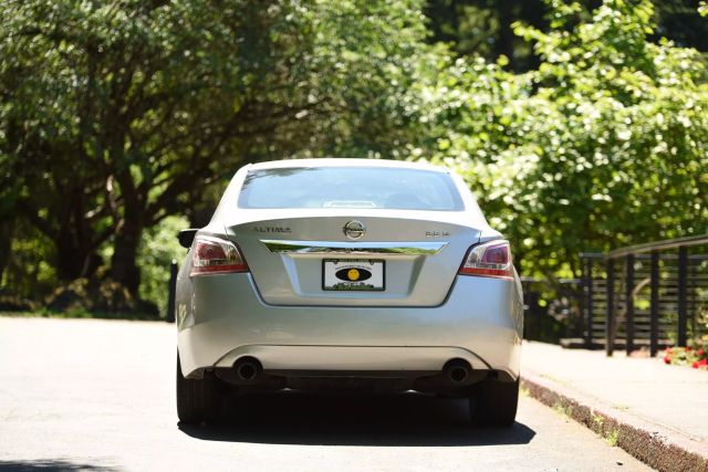 2013 Nissan Altima - Image 10