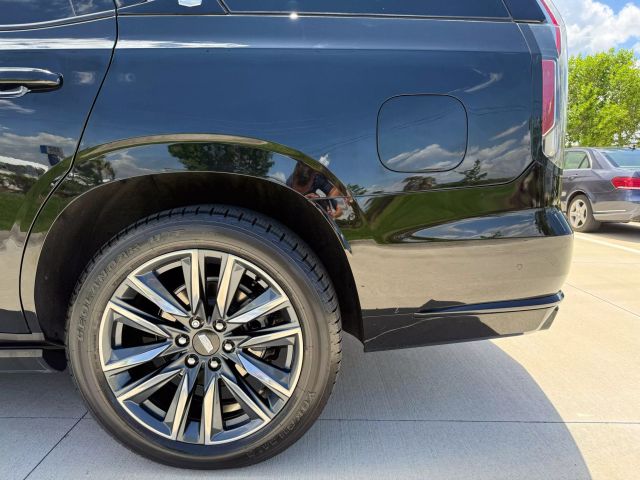 2022 Cadillac Escalade - Image 34