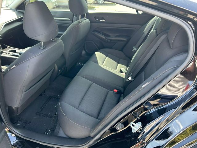 2021 Nissan Altima - Image 11