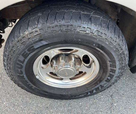 2002 Ford Excursion - Image 33