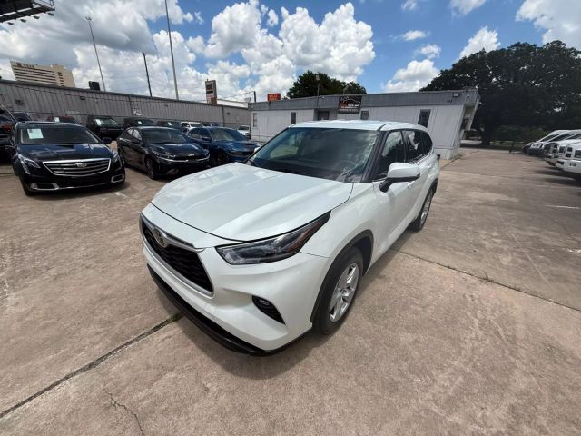 2022 Toyota Highlander - Image 2