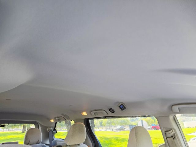 2017 Toyota Sienna - Image 28