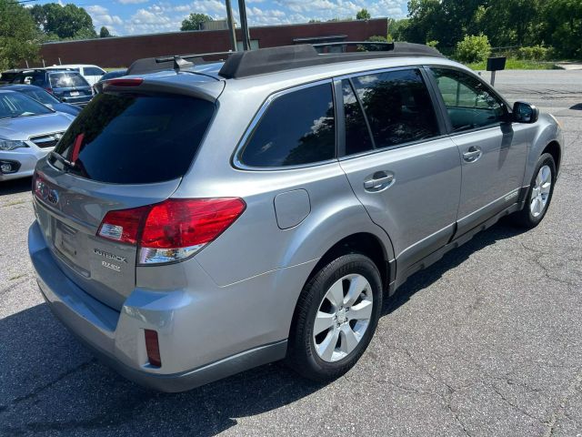 2011 Subaru Outback - Image 5