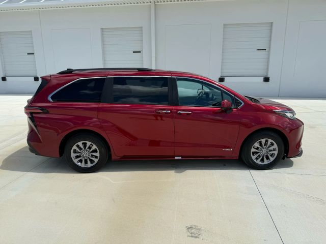 2021 Toyota Sienna - Image 8