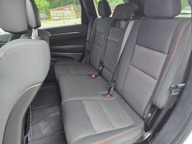 2017 Jeep Grand Cherokee - Image 23