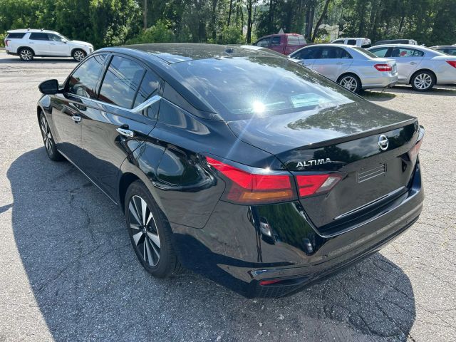 2021 Nissan Altima - Image 3