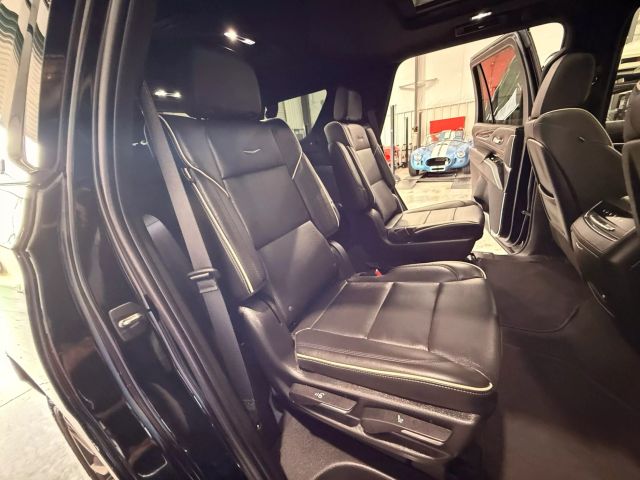 2022 Cadillac Escalade - Image 129