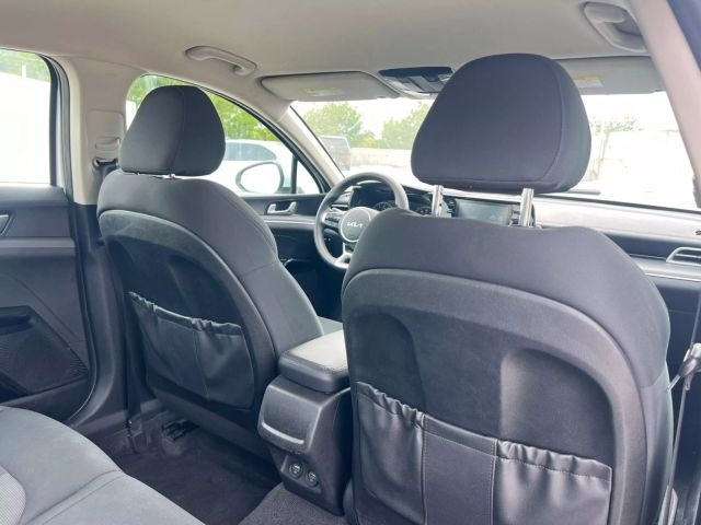 2022 Kia K5 - Image 16