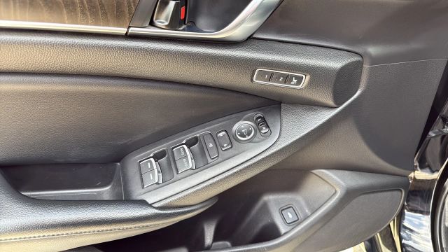 2018 Honda Accord - Image 30