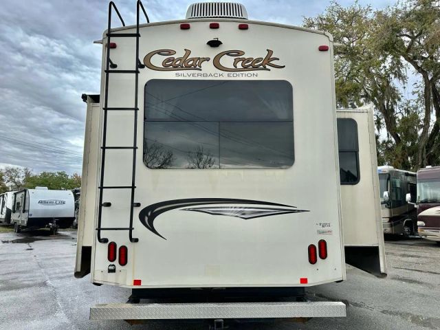 2017 Cedar Creek By Forest River Silverback Fifth Wheel - Image 16