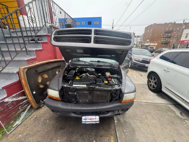 2003 DODGE DAKOTA CLUB CAB PICKUP V6, 3.9 LITER SXT PICKUP 2D 6 1/2 FT
