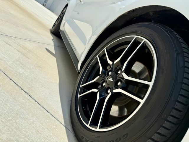 2022 Ford Mustang - Image 5
