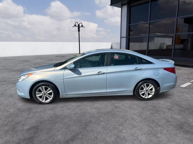 2013 Hyundai Sonata - Image 2
