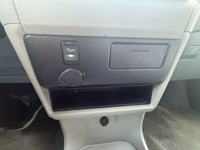 2015 Toyota Sienna - Image 24