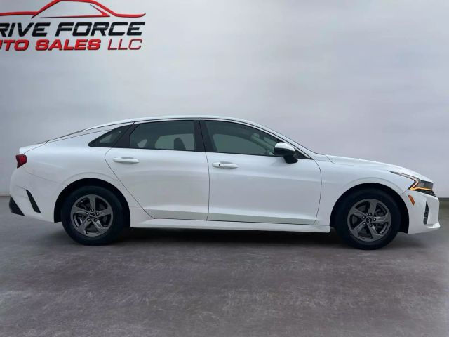 2022 Kia K5 - Image 6